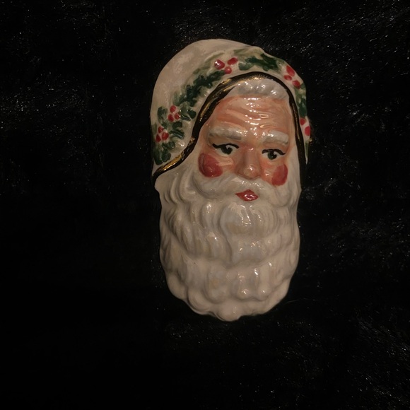 Santa Enamel Brooch - Picture 1 of 2